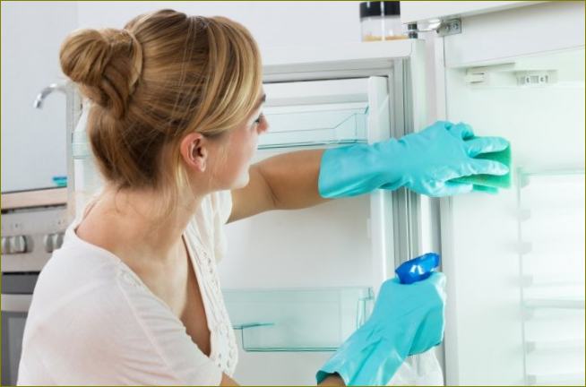 čišćenje polica hladnjaka