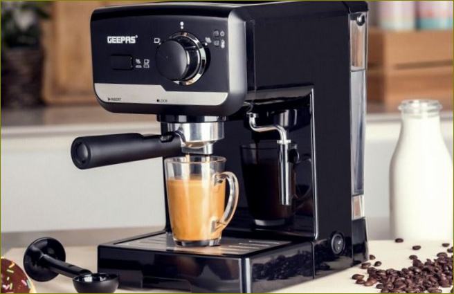kvalitetan crni aparat za kavu za dom
