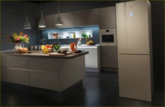 Primjer dizajna velike studijske kuhinje i lokacije Boschovog hladnjaka u njoj