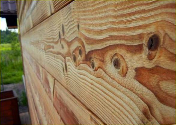 Kvalitetu drvene površine možete poboljšati brušenjem drva nakon nanošenja temeljnog premaza