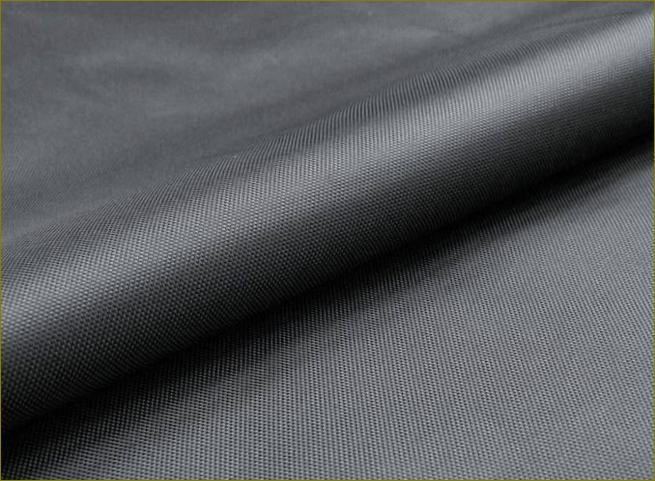 Oksfordsku tkaninu karakterizira visoka čvrstoća i elastičnost