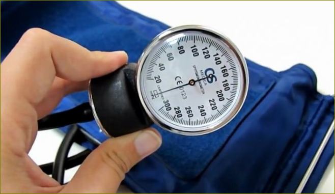 105-univerzalni mjerač krvnog tlaka za odrasle i djecu