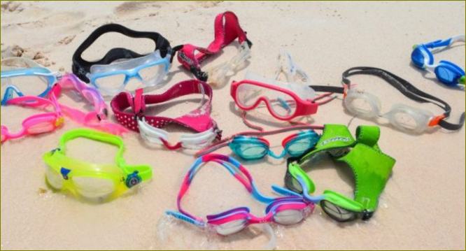 Naočale za plivanje u pijesku