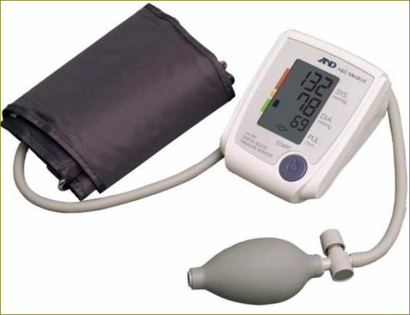 Ocjena točnosti poluautomatskih mjerača krvnog tlaka: kako odabrati, recenzije
