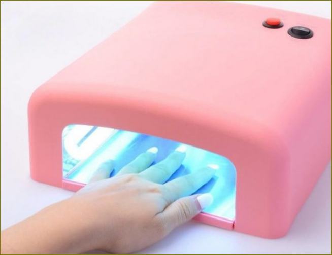 Kako djeluje ultraljubičasta svjetiljka za sušenje premaza za manikuru