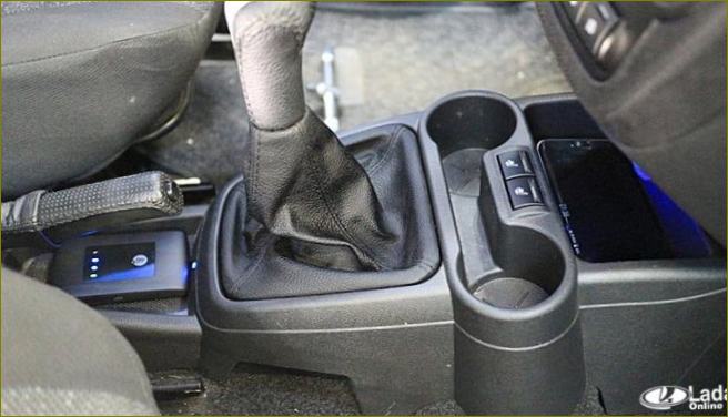 Kako instalirati bežično punjenje telefona u automobil Lada
