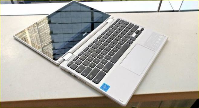 11-inčni laptop